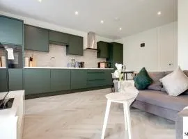 Luxury One Bedroom Appartment with Balcony