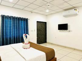 Camp Leo Farm & Cottages، فندق في غابة غير