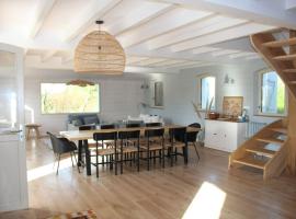 Maison lumineuse avec terrasse proche mer Bangor Belle Ile en mer: Bangor şehrinde bir otel