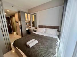Four Living Sky House BSD, hotel din Samporo