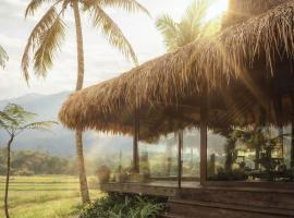 Villa Sacre, Hotel in Angsri