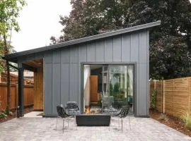 Dwell Upscale Woodstock Retreat Walk to Dining