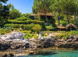 Alle due Torri, villa sulla roccia a picco sul mare
