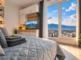 Mountain View Escape - Cozy Apt with Private Parking