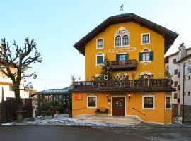 Ambra Cortina Luxury&Fashion Hotel, hotel sa Cortina dʼAmpezzo