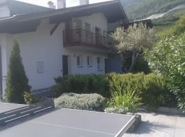 Ferienhaus Holzner، فندق في سيرميس