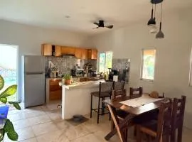 Casita silenciosa cerca del mar en la Barra