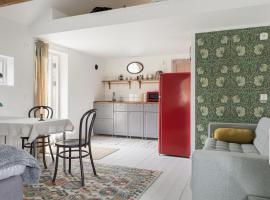 Cozy place to stay in Kåseberga, Ale's Stones, hotel sa Löderup