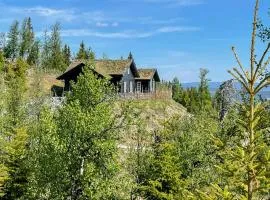 Cabin With Panoramic Views Over The Mountains
