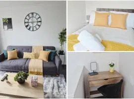 Modern Luxurious Apartment with Balcony