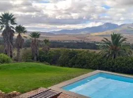 Lux 3BDR Estate near Hermanus Pool & Hot Tub