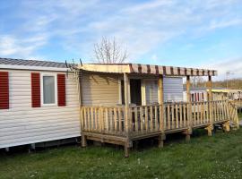 Mobilhome dans camping 4 étoiles, entre Châteaux, Beauval et Futuroscope โรงแรมในอังแซ็ง