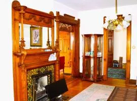 Historic Legg House Inn Walk to US Bank Stadium