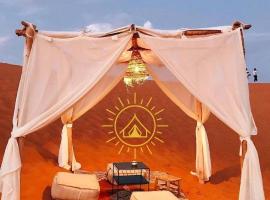 Shining Luxury Desert Camp, hotel sa Merzouga