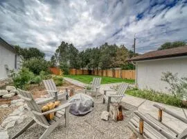 Walk to Town ~ Fire Pit ~ Quiet Neighborhood