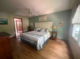 Driftwood Gardens Guesthouse on High Rock Lake