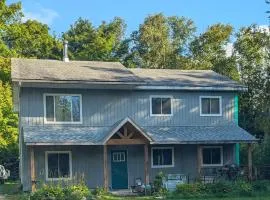 Larkwhistle SAUNA CHICKENS Near BEACHES