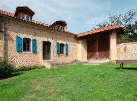 Charmante maison de campagne avec piscine, Hotel in Lanespède