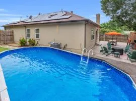 Lake-Area Retreat - Pool - Yard - Patio Games
