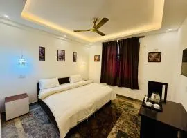 Hotel Oxygen La Vida Stay- Couple Friendly-Noida Sector 18