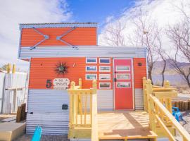 Phoenix Outpost with Hot Springs Access, hotell i Truth or Consequences