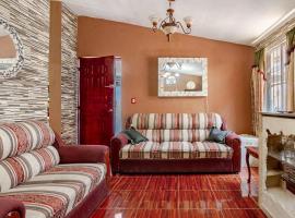Equipped house in Santa Monica 2nd Section, Qro, viešbutis mieste Adjuntas