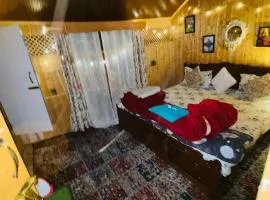 Houseboat Blackpearl