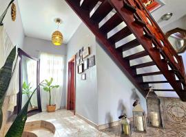 Rusty Blue 3br Modern House by Airport up to Slps 14, Hotel in Ladyville