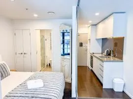 CBD Retreat 5-Min Walk to Sky Tower w Free Pool Gym Sauna P021