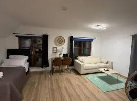 Spacious 80 m2 Apartment I 3 Rooms I Up to 8 Guests I Near Train Station