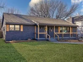 The Great Plains Family Estate House - 3 BR 2 BA - King Bed & Wifi