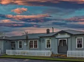 Ruapehu's OLD POST OFFICE - Simple & Elegant 1-4 Bdr East Wing