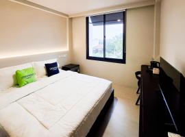 Urbanview KAS Hotel Syariah near Simpang 5 Purwodadi, hotelli kohteessa Purwodadi