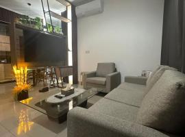 Gemma House PIK2, hotel i Sungaitahang