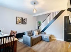 Doncaster Base Fast Wi-Fi and Private Garden