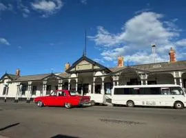 Historic Oamaru Railway Station Guesthouse