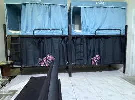 Group-Friendly Private Room with Bunk Beds - NO PARKING