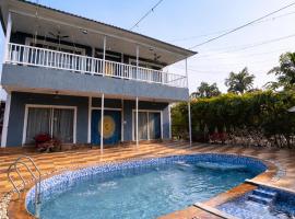 Luxury 5BHK Farmstay Perfect for Groups โรงแรมในโนอิดา