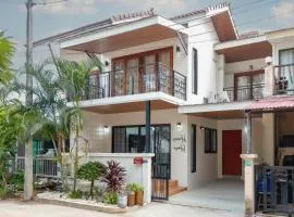 V230 Cozy 3BR Townhouse with Pool Near Chaweng