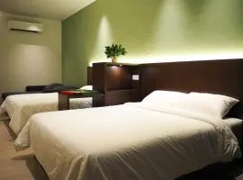 Roxy Beach Apartment, Sematan, Sarawak