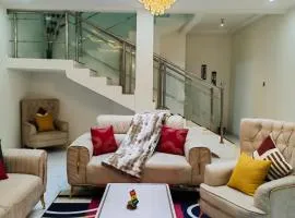 Beautiful & comfy 3 bedroom rental with mountain views!