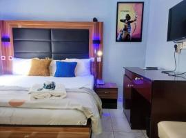 Riverleaf Hotels and Suites, hotel em Asaba