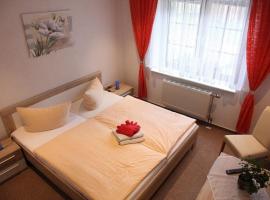 Pension & Gasthof Storchennest, hotel with parking in Groß Quassow