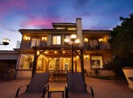 Casa de Palmas spacious oasis with heated pool