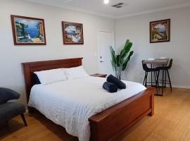 Cosy Haven - Large Studio Apartment, Hotel in Singleton