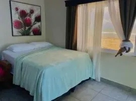 Buho's Villas 2BEDS Hawaii Resturante y Bar