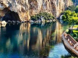 Vouliagmeni Square Residence Elegant Riviera Stay