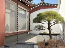 Korea Premium Hanok with Private Jacuzzi in Bukchon Village near Gyeongbokgung, Gwanghwamun, Jongno, Seoul
