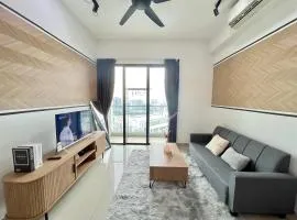 C3 OKR 1-10 pax spacious & comfort near Midvalley