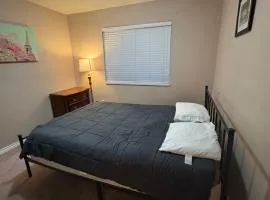 Cozy Private Room Near Transit, Free Parking, Fast Wifi